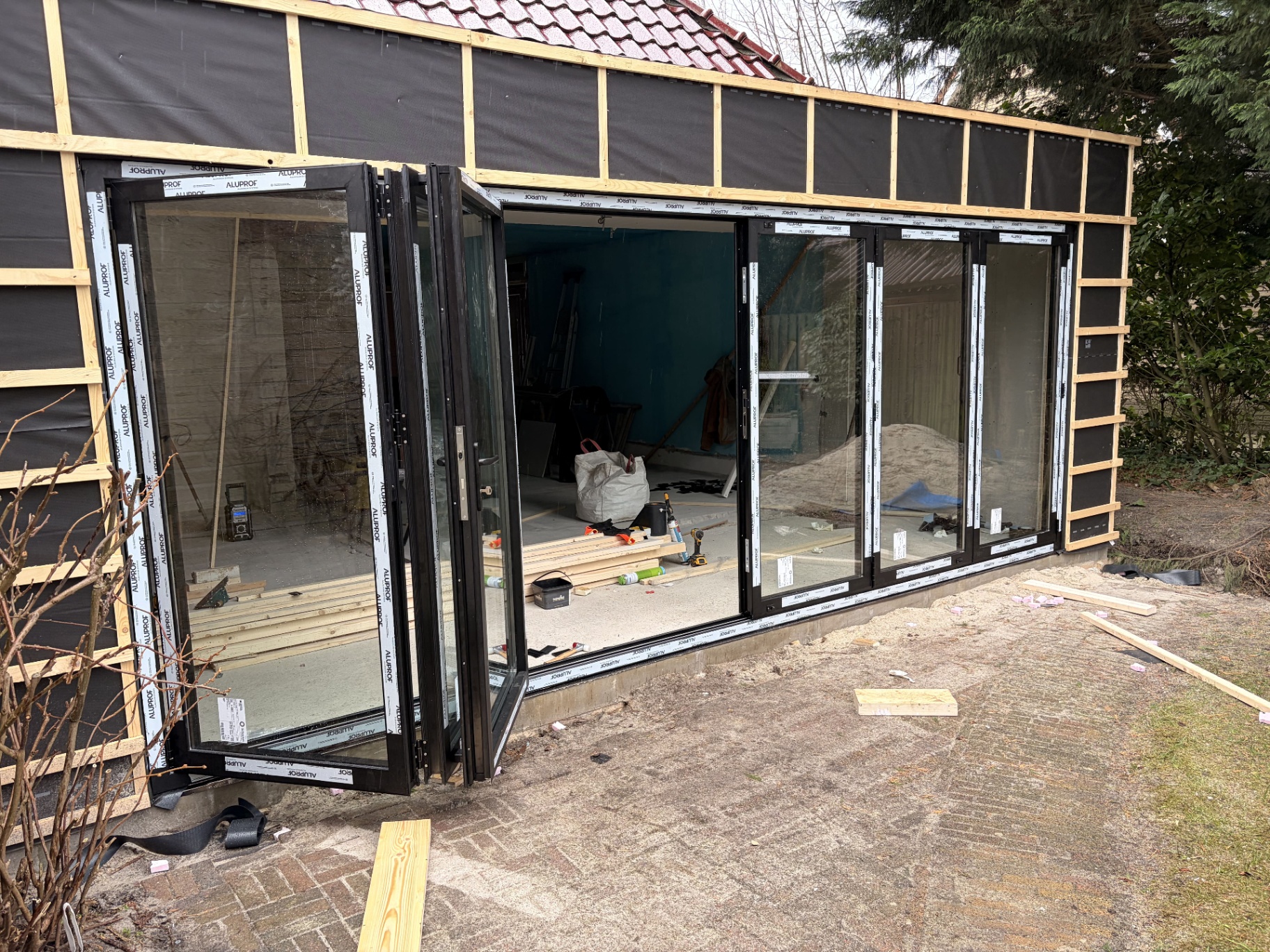 Uitbouw met vouwwand van bijna 6 meter — Groningen